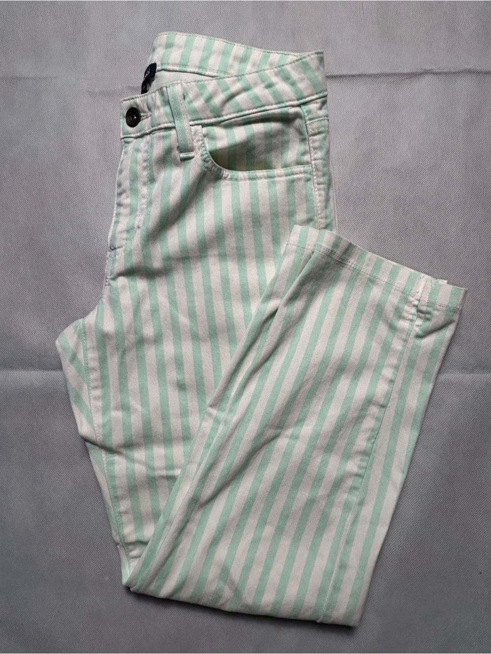 Splendid green and white striped capris size 28